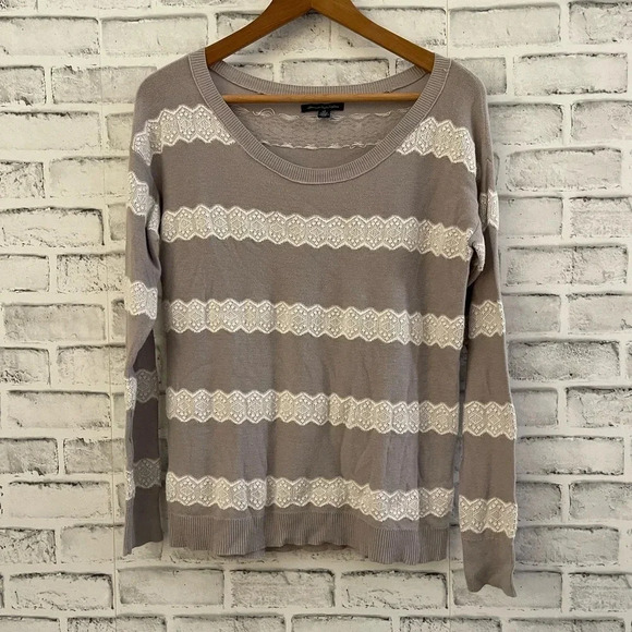 Women’s gray with white lace vertical stripe sweater Small - Picture 1 of 4